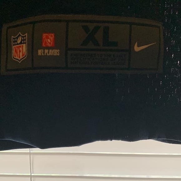 Dallas Cowboy autograph jersey. Ezekiel Elliott - Picture 2 of 5